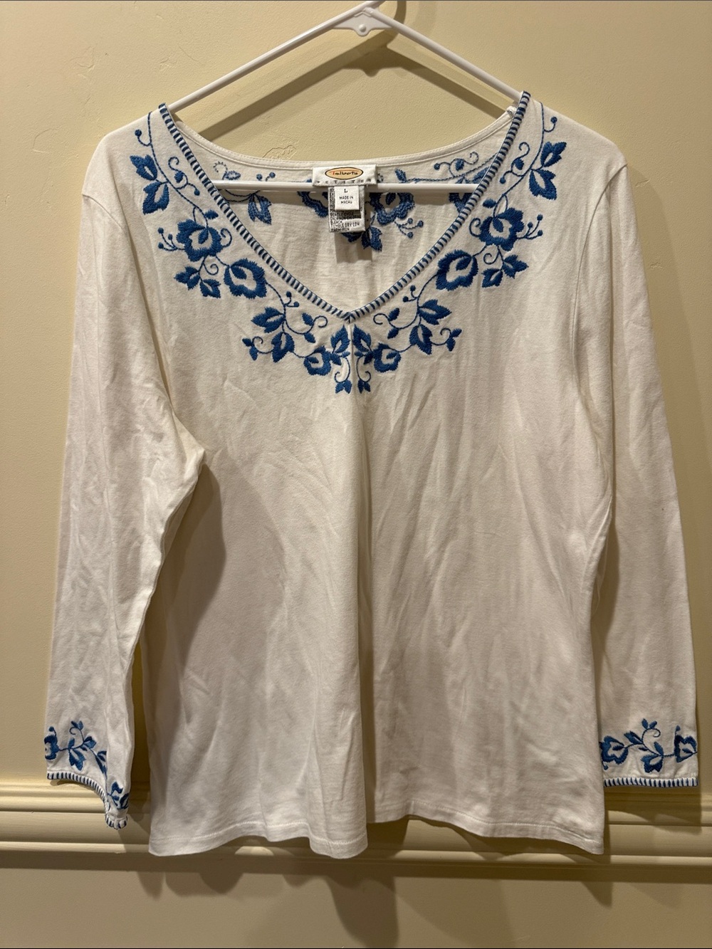 Talbots White & Blue Embroidered  Shirt Summer Vacation 100 Percent Cotton Large